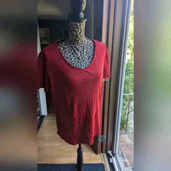 Croft & Barrow Essential V-Neck Women's T-shirt Red Large (EUC) - Picture 1 of 7